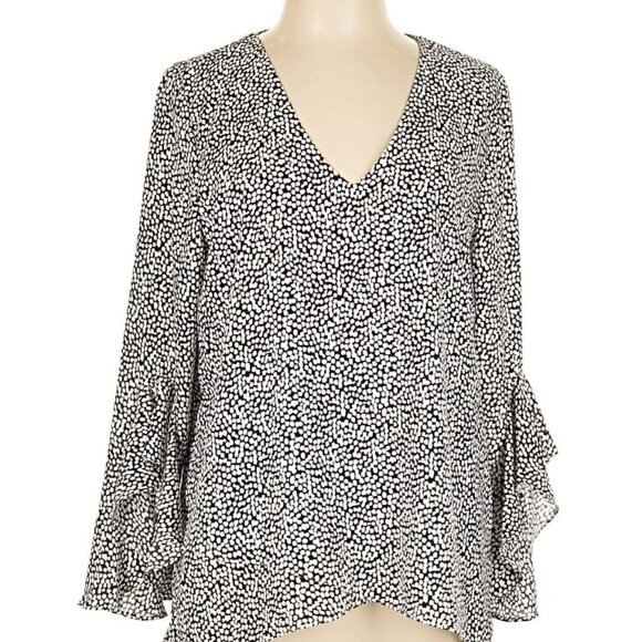 Vince Camuto Tops - Vince Camuto Flutter Sleeve Blouse